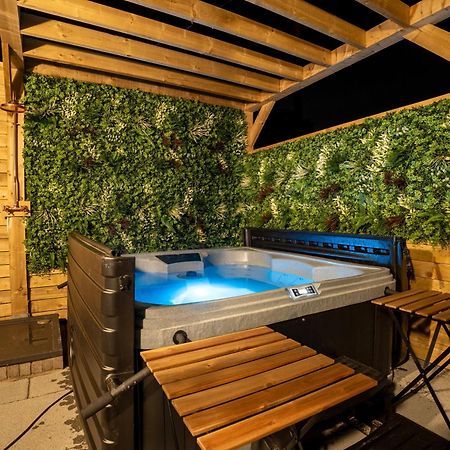 Cottage With Hot Tub Near Knockhill Saline Екстериор снимка